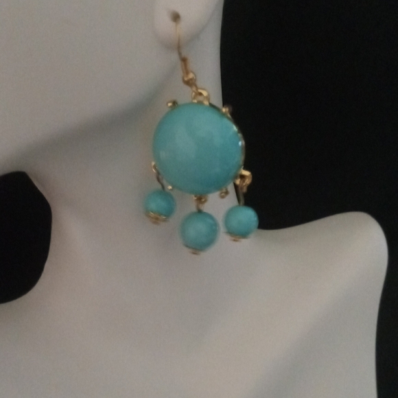 Teal blue resin & gold tone dangling beaded earrings. - Picture 1 of 6